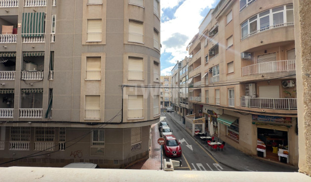 Odsprzedaż - Mieszkanie w bloku - Torrevieja - Centro