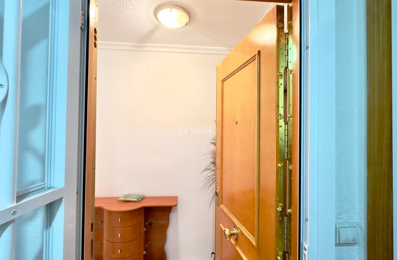 Odsprzedaż - Mieszkanie w bloku - Torrevieja - Centro