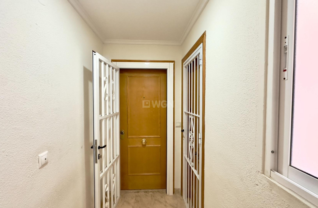 Odsprzedaż - Mieszkanie w bloku - Torrevieja - Centro