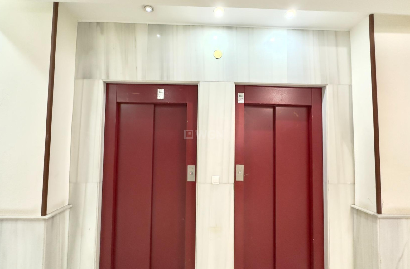 Odsprzedaż - Mieszkanie w bloku - Torrevieja - Centro