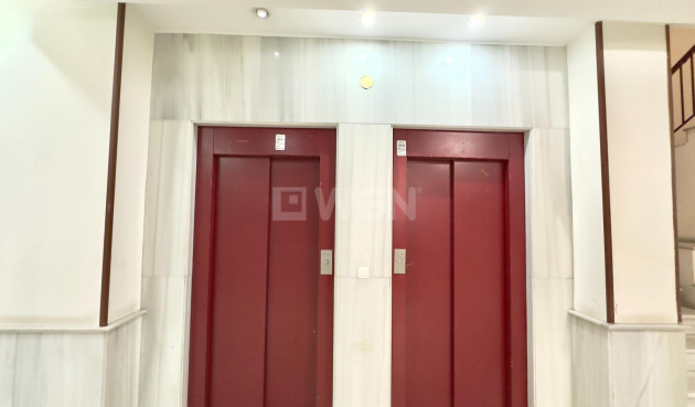 Odsprzedaż - Mieszkanie w bloku - Torrevieja - Centro