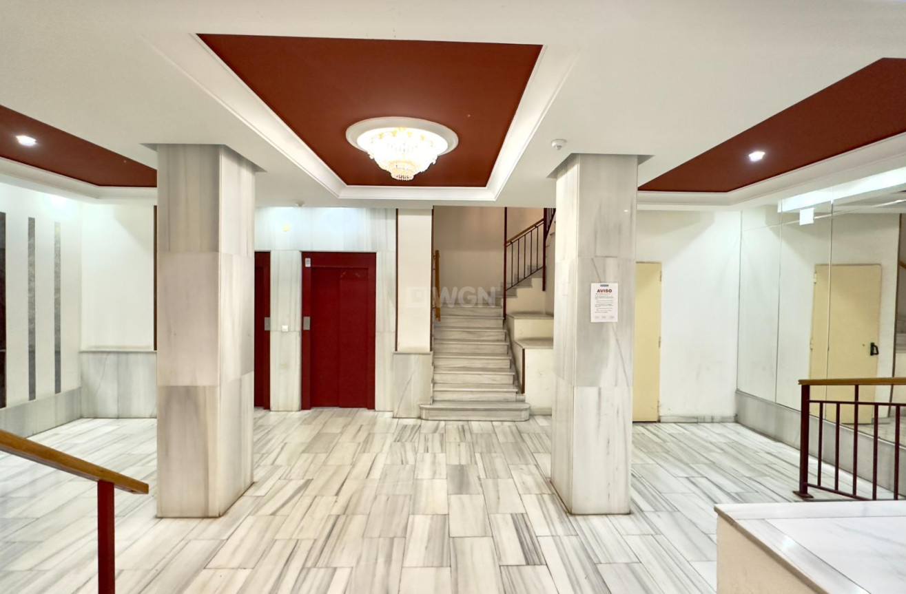 Odsprzedaż - Mieszkanie w bloku - Torrevieja - Centro