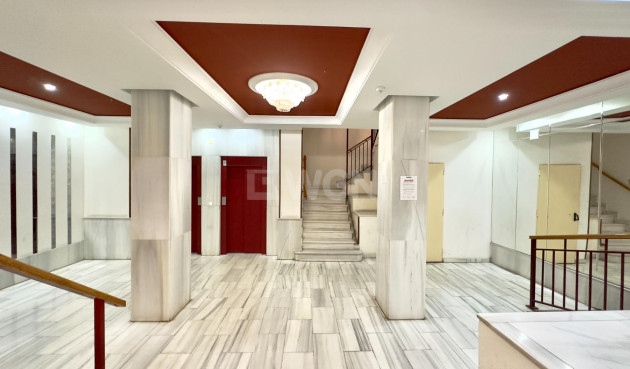 Odsprzedaż - Mieszkanie w bloku - Torrevieja - Centro