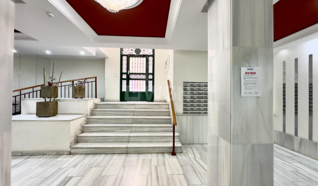 Odsprzedaż - Mieszkanie w bloku - Torrevieja - Centro