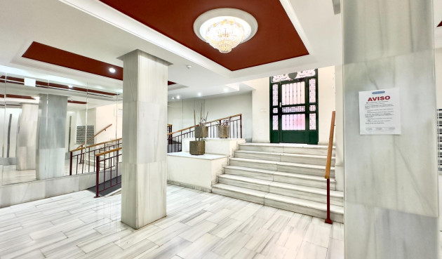 Odsprzedaż - Mieszkanie w bloku - Torrevieja - Centro