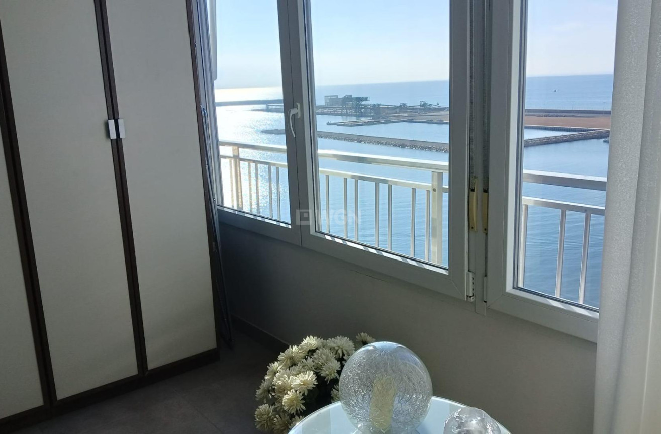 Odsprzedaż - Mieszkanie w bloku - Torrevieja - El Acequión - Los Náufragos