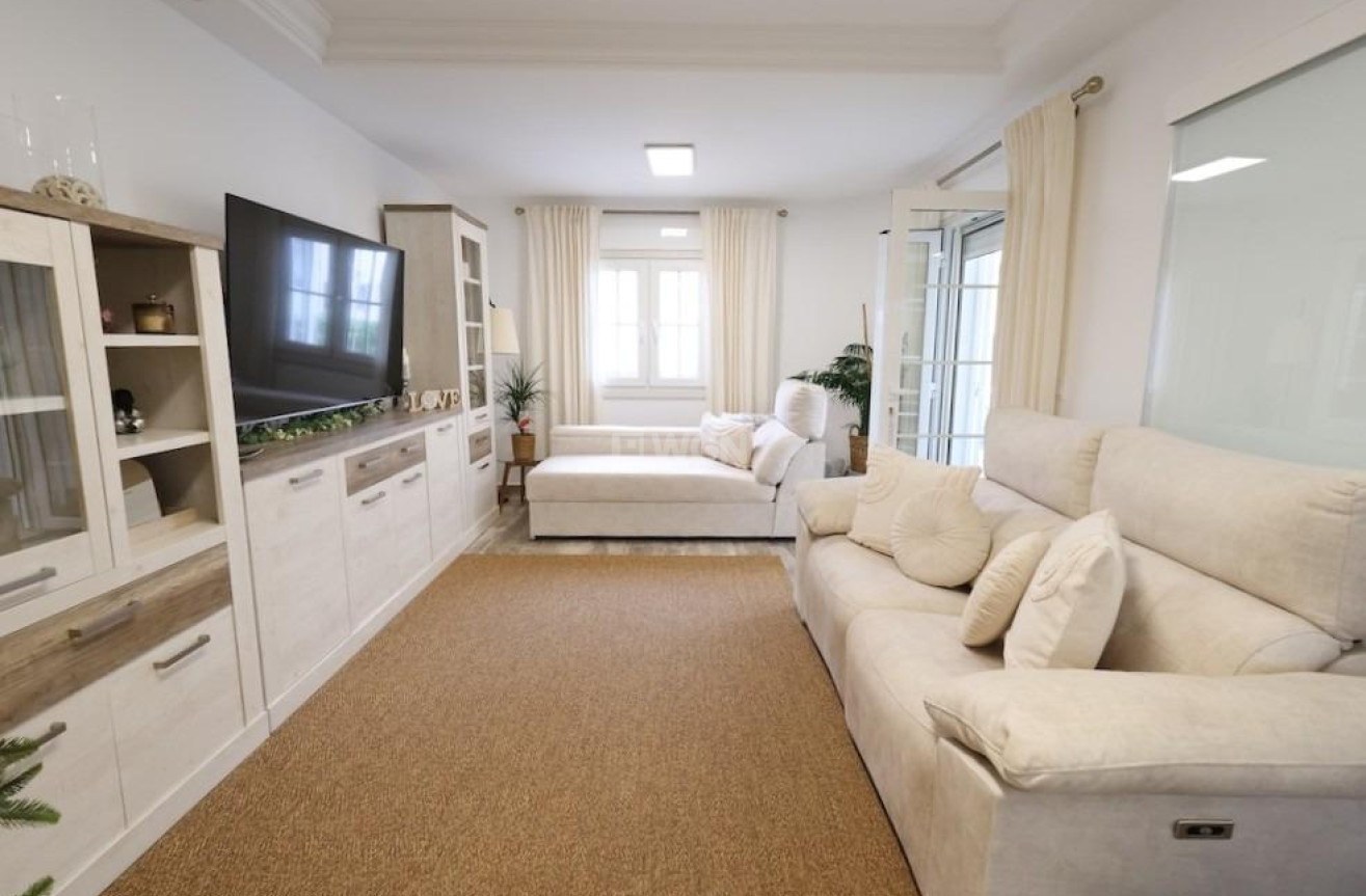 Reventa - Villa - San Miguel de Salinas - Inland