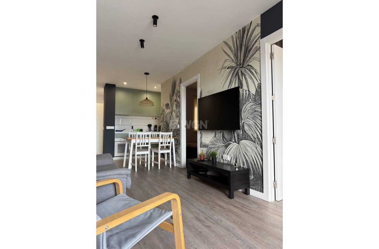 Odsprzedaż - Mieszkanie w bloku - Torrevieja - Playa del Cura