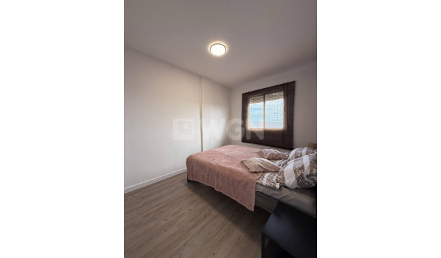 Odsprzedaż - Mieszkanie w bloku - Torrevieja - Playa del Cura