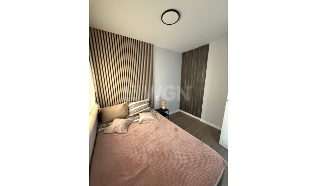 Odsprzedaż - Mieszkanie w bloku - Torrevieja - Playa del Cura