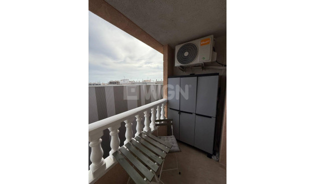 Odsprzedaż - Mieszkanie w bloku - Torrevieja - Playa del Cura