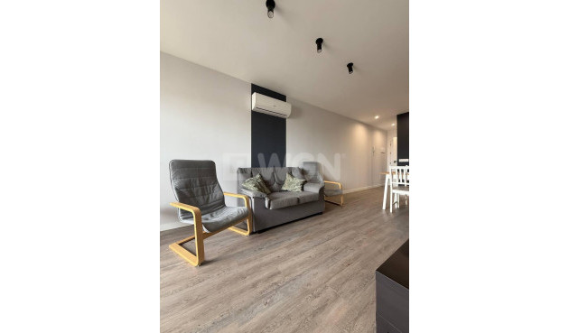 Odsprzedaż - Mieszkanie w bloku - Torrevieja - Playa del Cura