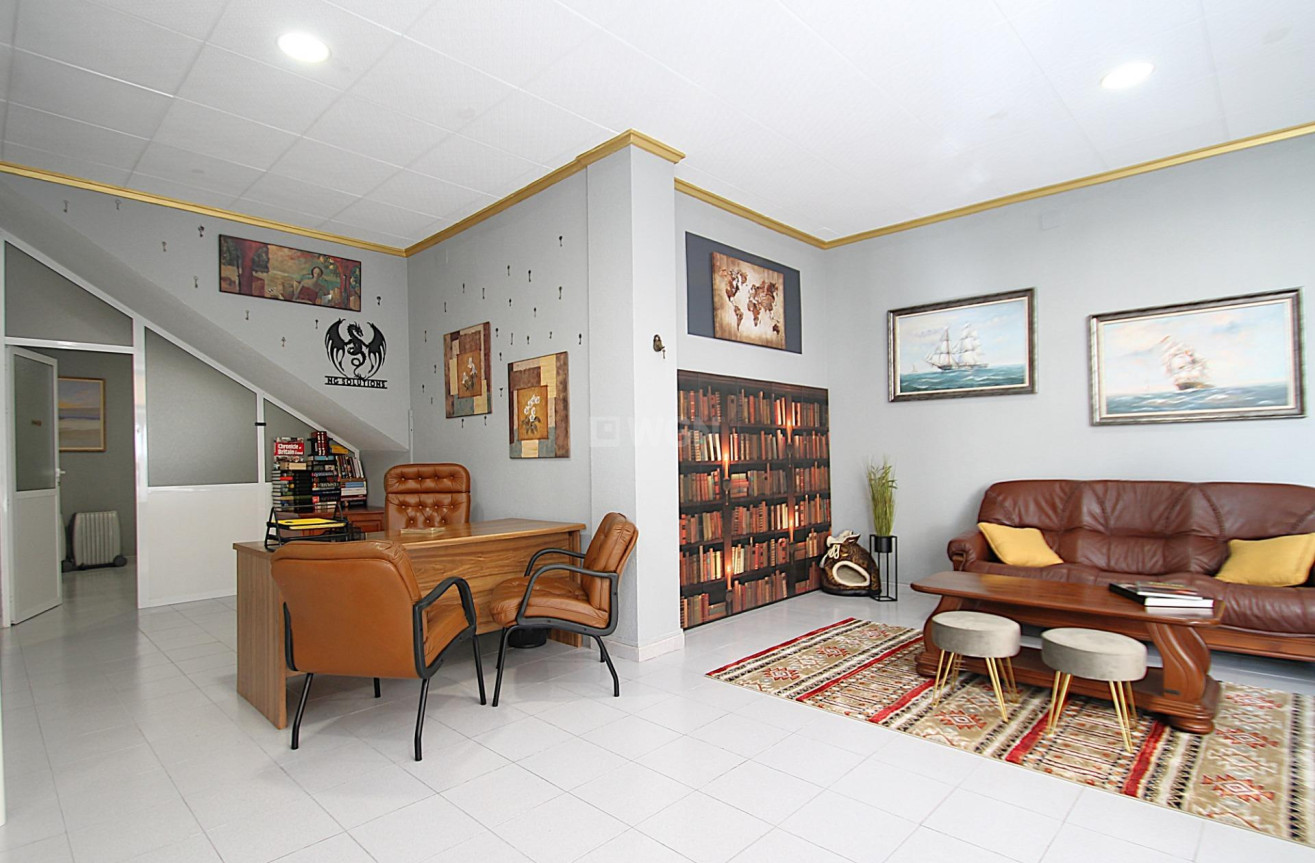 Resale - Commercial - Torrevieja - Las Piscinas Naturales