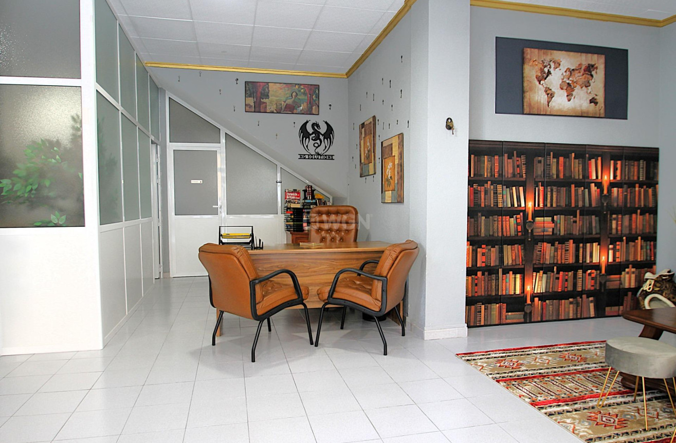 Resale - Commercial - Torrevieja - Las Piscinas Naturales