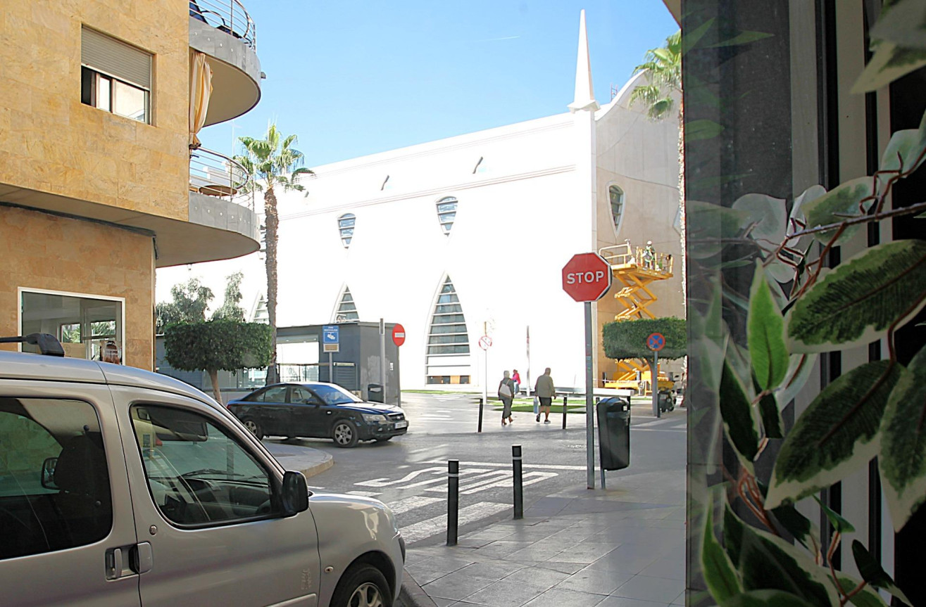 Resale - Commercial - Torrevieja - Las Piscinas Naturales