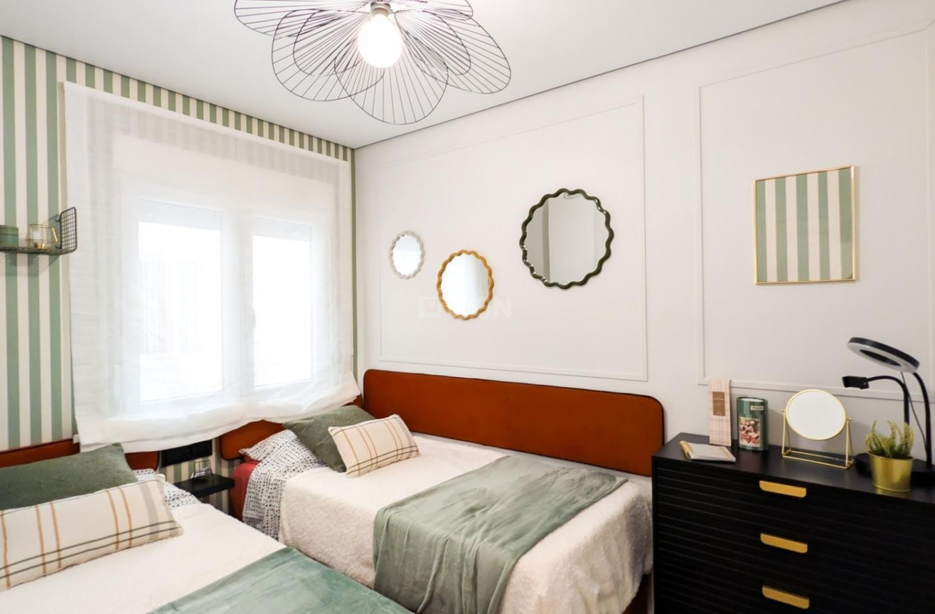 Resale - Apartment / flat - Torrevieja - Costa Blanca