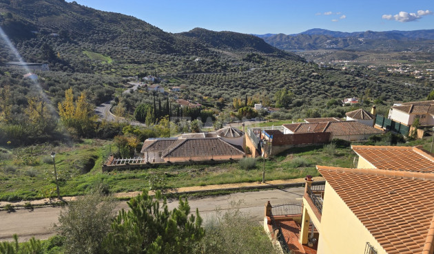 Resale - Apartment / flat - Alcaucín - Inland