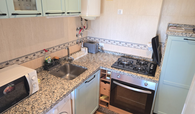 Odsprzedaż - Mieszkanie w bloku - Alcaucín - Inland