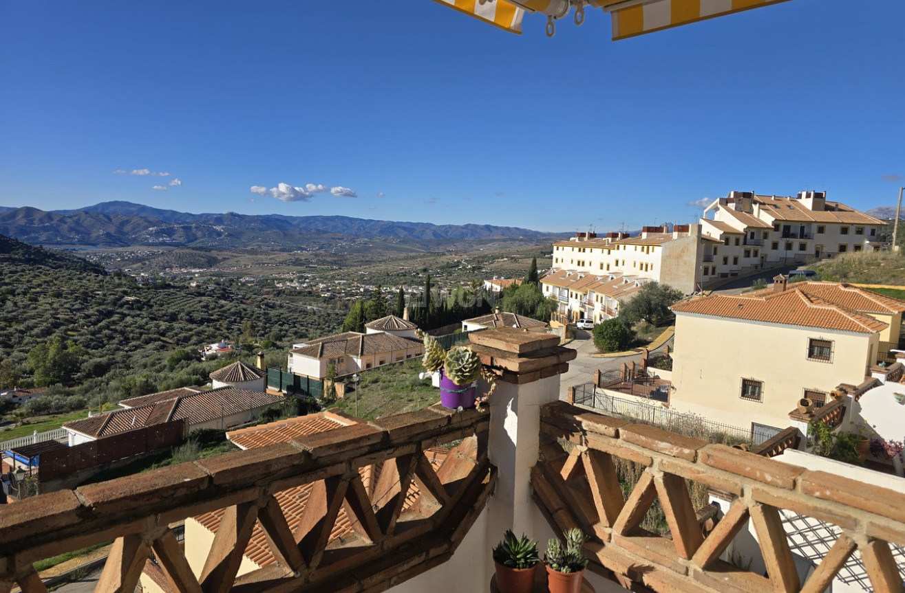 Odsprzedaż - Mieszkanie w bloku - Alcaucín - Inland