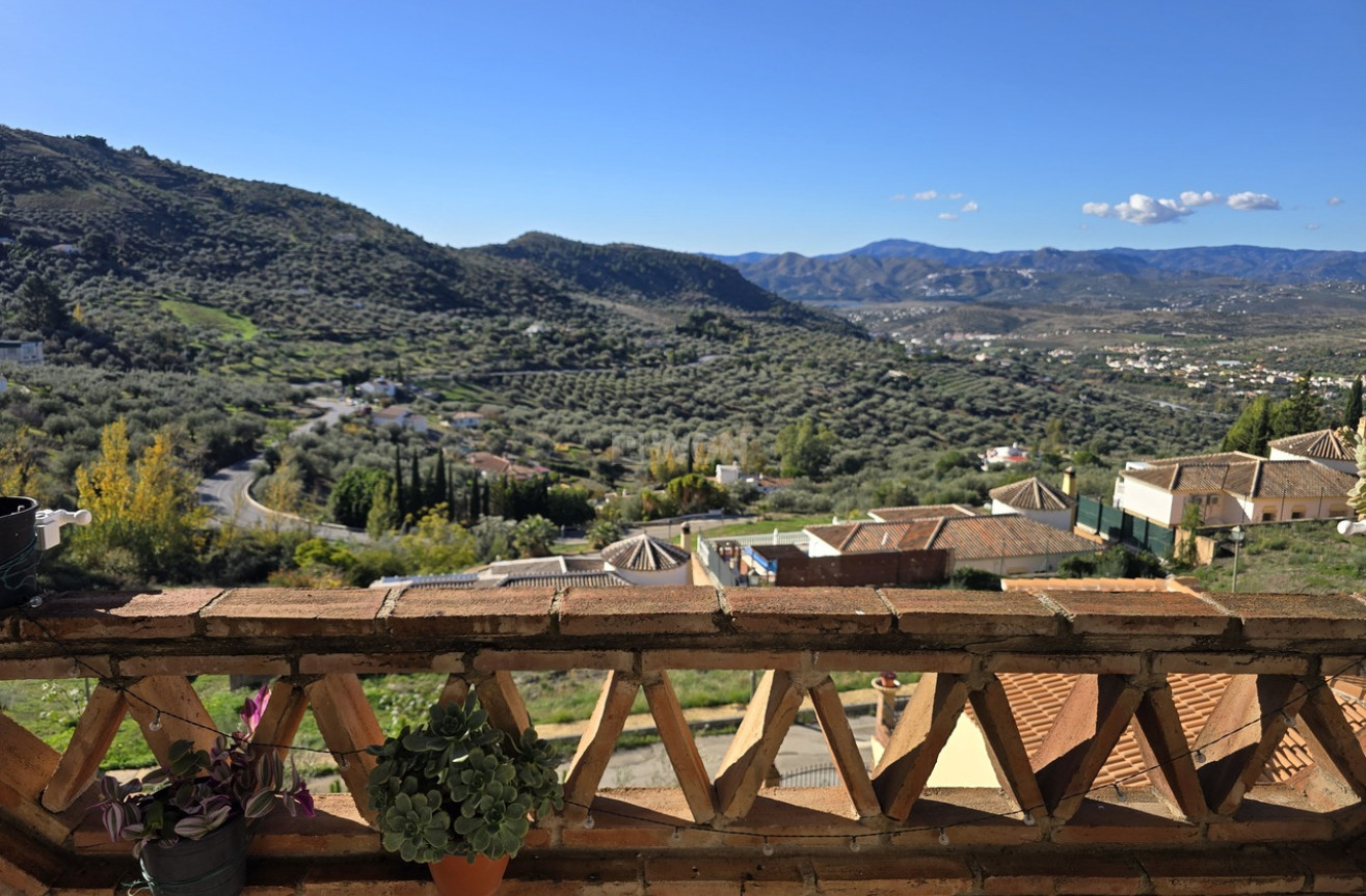 Odsprzedaż - Mieszkanie w bloku - Alcaucín - Inland