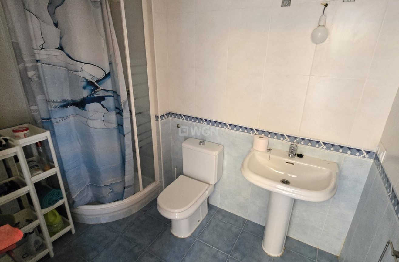 Odsprzedaż - Mieszkanie w bloku - Alcaucín - Inland