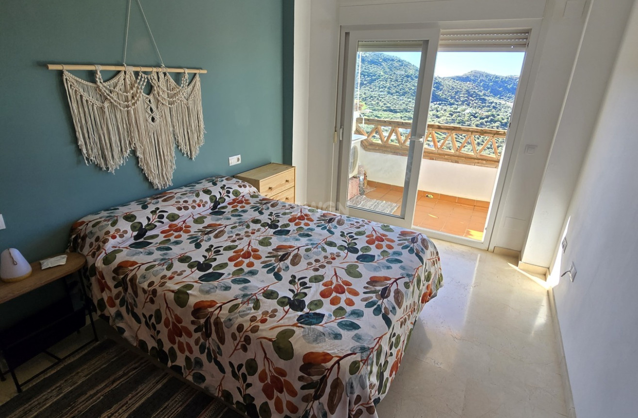 Odsprzedaż - Mieszkanie w bloku - Alcaucín - Inland