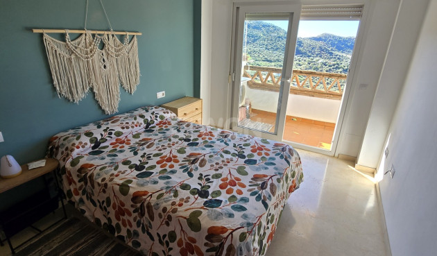 Odsprzedaż - Mieszkanie w bloku - Alcaucín - Inland