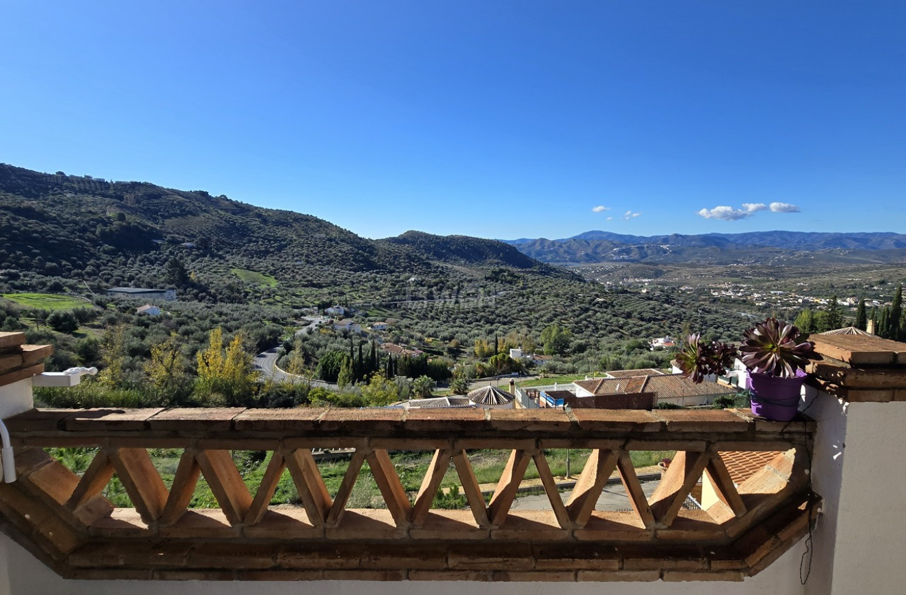 Odsprzedaż - Mieszkanie w bloku - Alcaucín - Inland