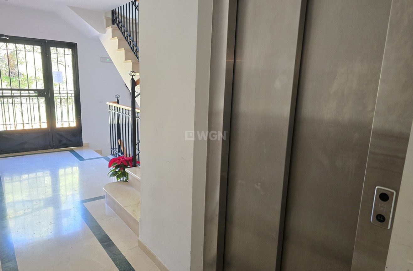 Odsprzedaż - Mieszkanie w bloku - Alcaucín - Inland