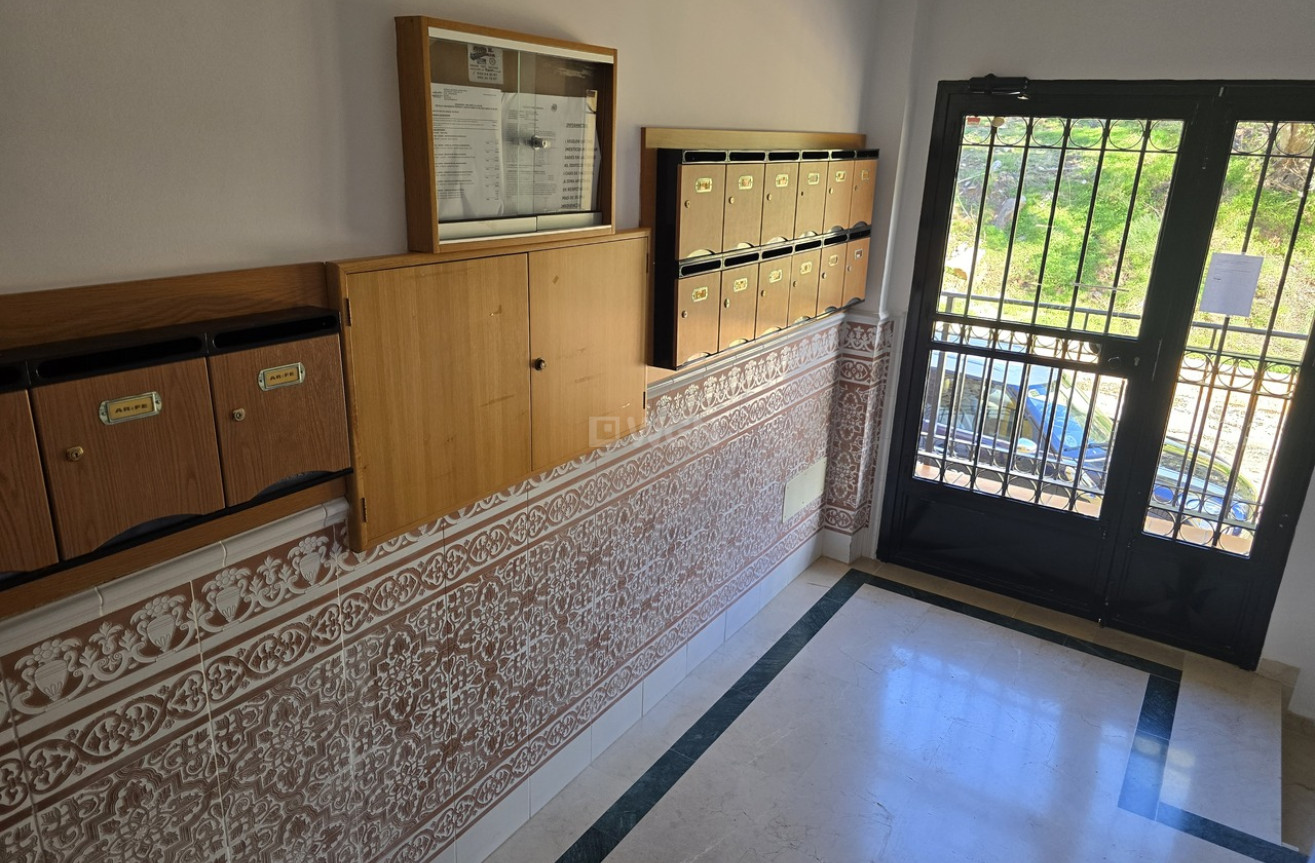 Odsprzedaż - Mieszkanie w bloku - Alcaucín - Inland