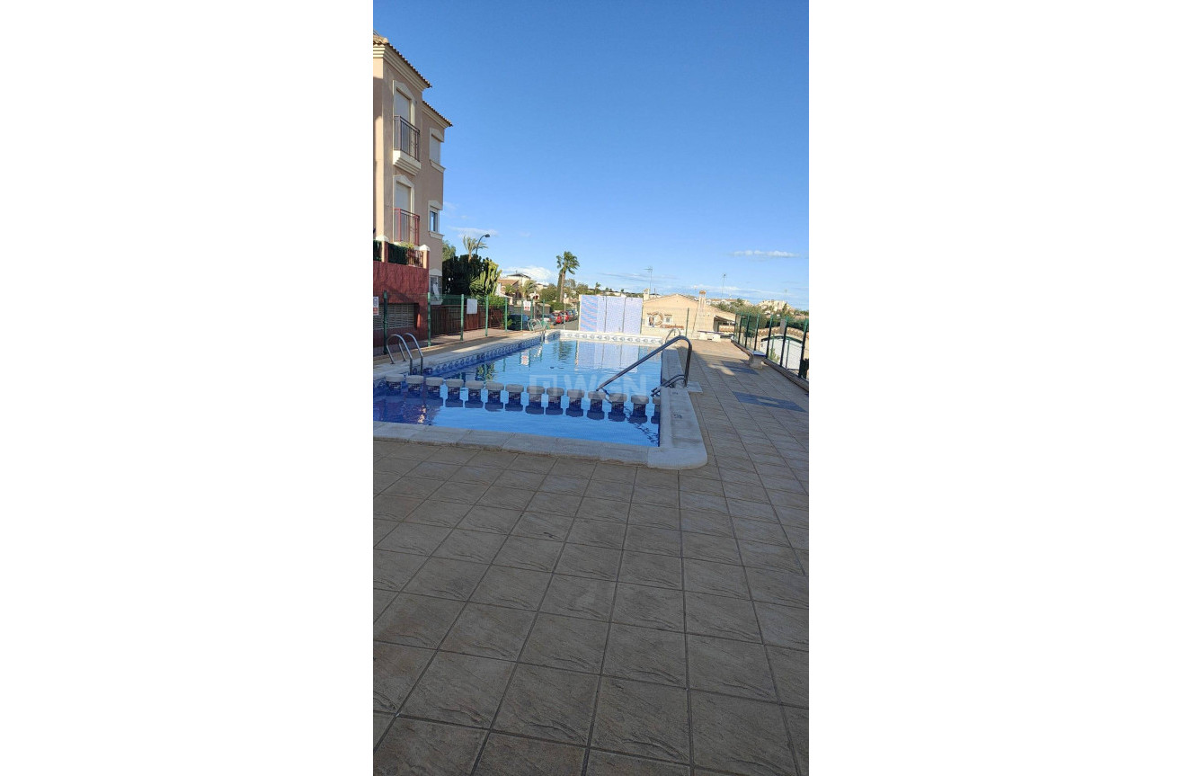 Resale - Bungalow - Orihuela Costa - La Florida