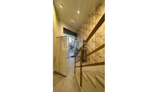 Reventa - Comercial - Torrevieja - Puerto Deportivo