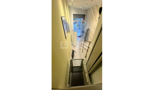 Reventa - Comercial - Torrevieja - Puerto Deportivo