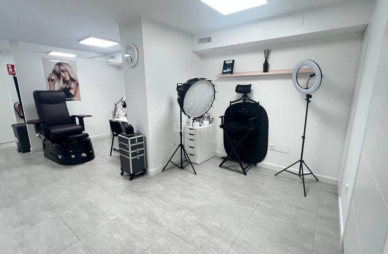 Reventa - Comercial - Torrevieja - Puerto Deportivo