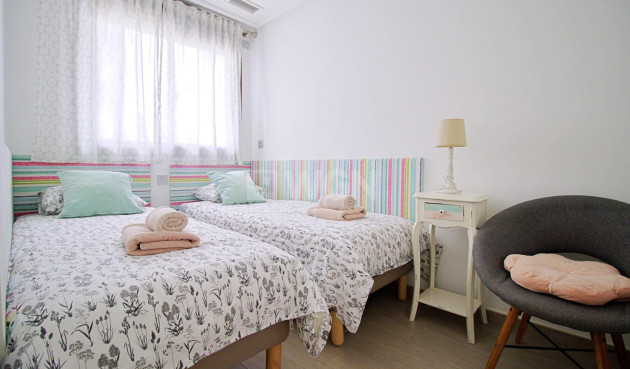 Resale - Apartment / flat - Pilar de la Horadada - Torre De La Horadada