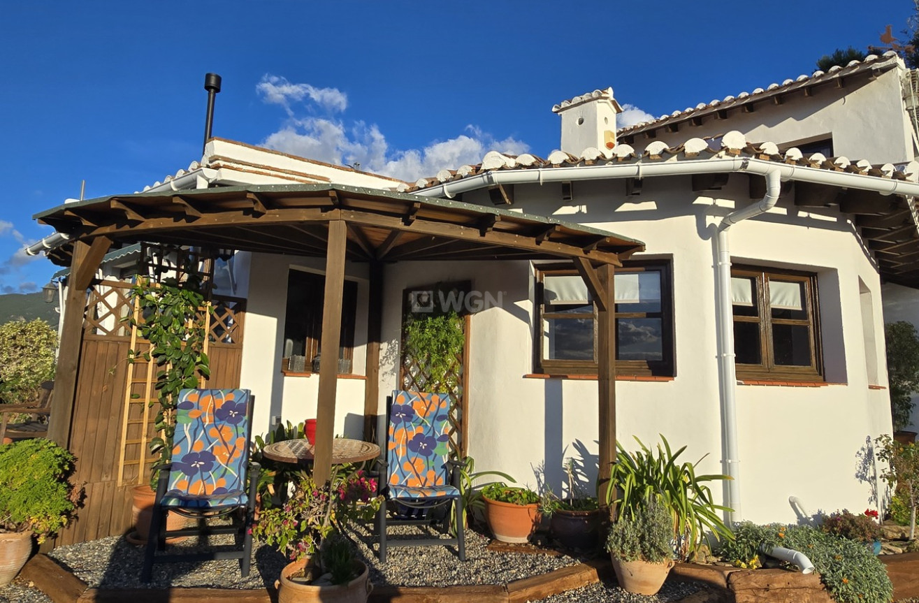 Resale - Villa - Alcaucín - Inland