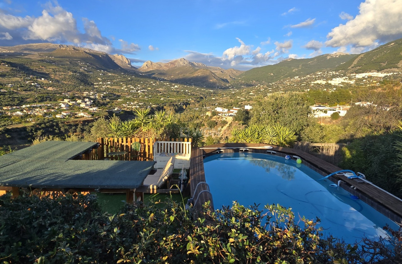 Resale - Villa - Alcaucín - Inland
