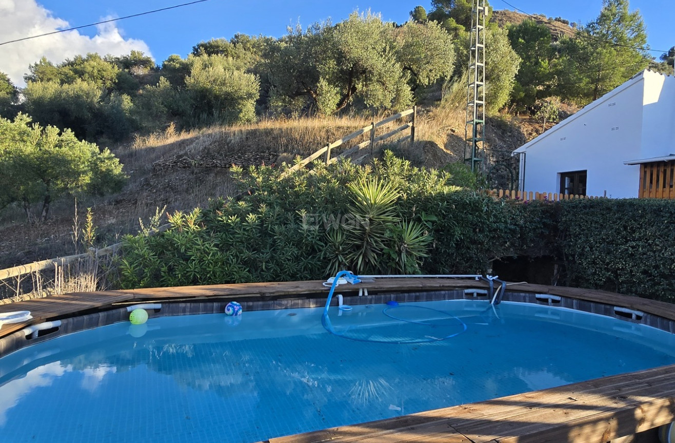 Resale - Villa - Alcaucín - Inland