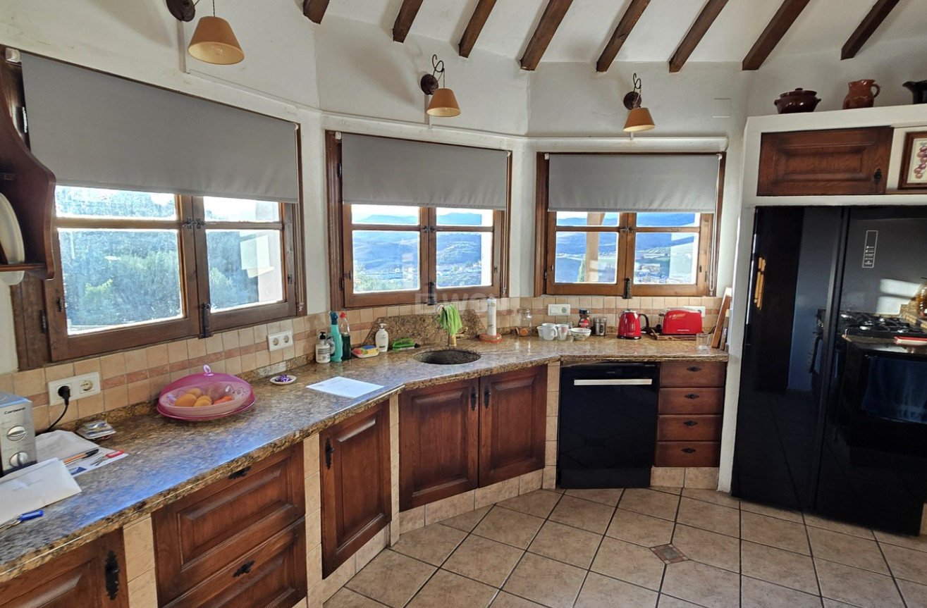 Resale - Villa - Alcaucín - Inland