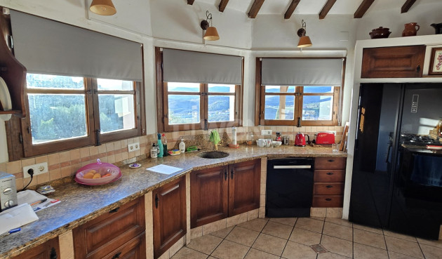 Resale - Villa - Alcaucín - Inland