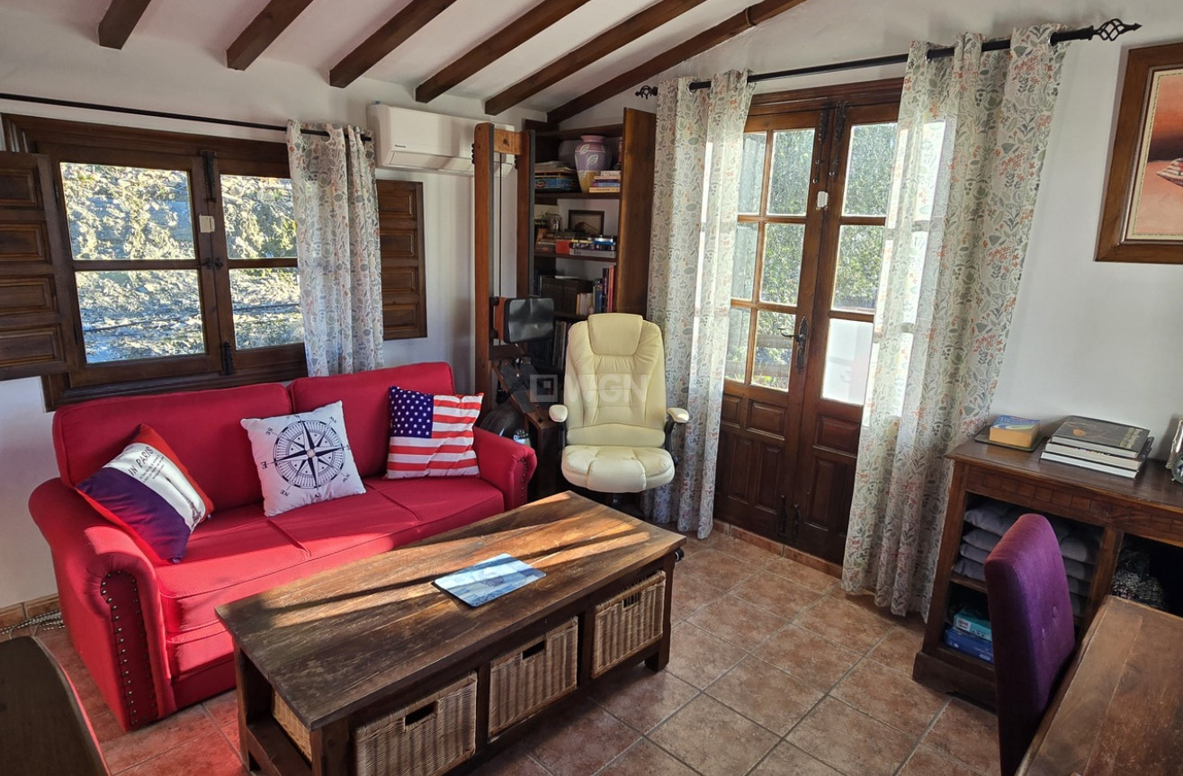 Resale - Villa - Alcaucín - Inland