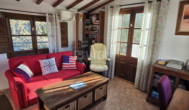 Resale - Villa - Alcaucín - Inland