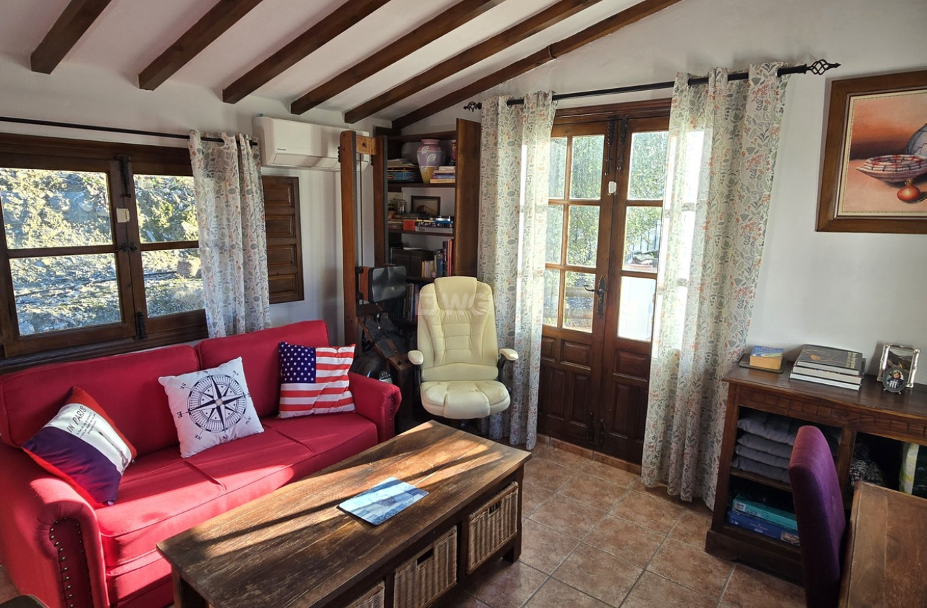 Resale - Villa - Alcaucín - Inland