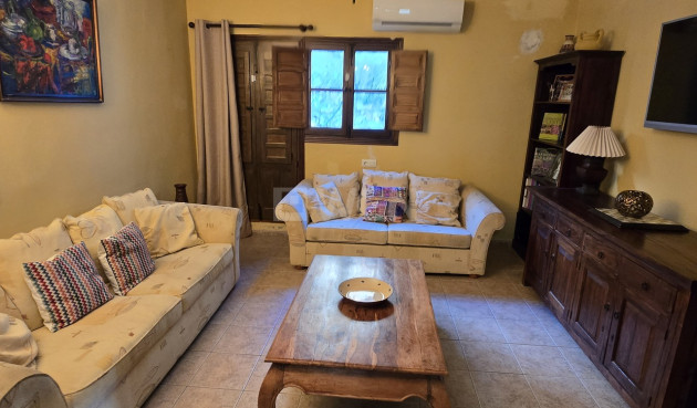 Resale - Villa - Alcaucín - Inland