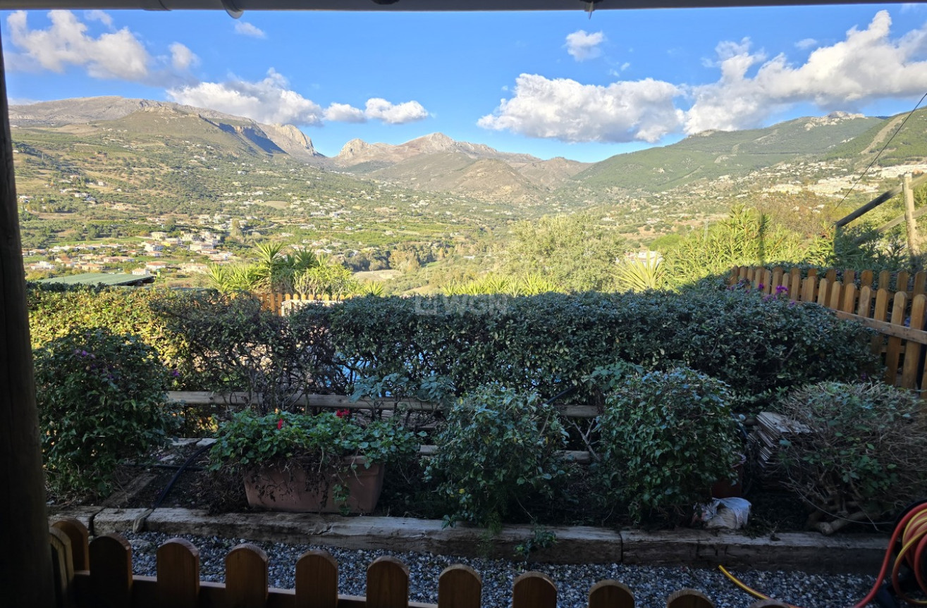 Resale - Villa - Alcaucín - Inland