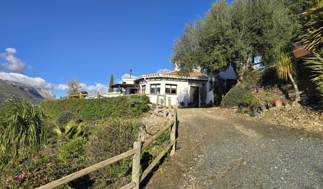 Resale - Villa - Alcaucín - Inland