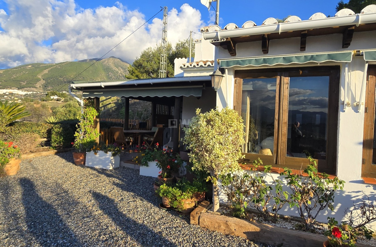 Resale - Villa - Alcaucín - Inland