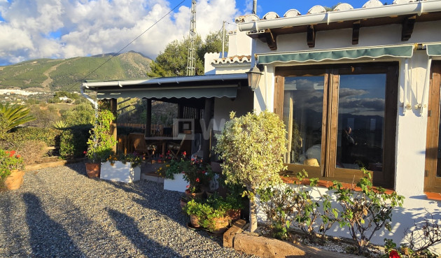 Resale - Villa - Alcaucín - Inland