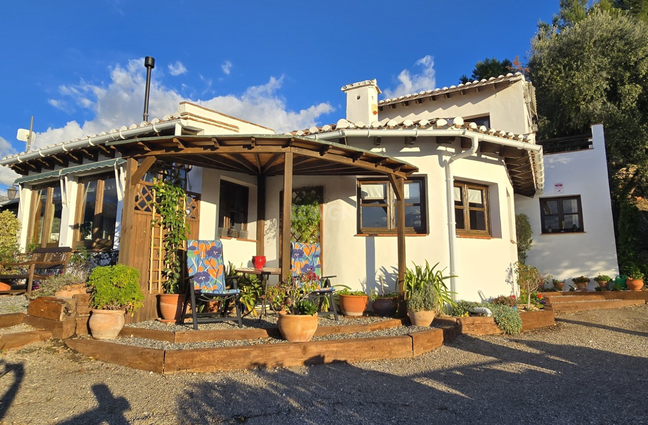 Resale - Villa - Alcaucín - Inland