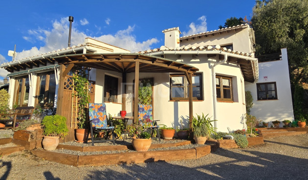 Resale - Villa - Alcaucín - Inland
